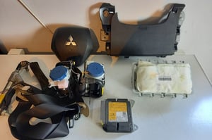 MITSUBISHI OUTLANDER III PODUSZKI PASY KOMPLET SENSOR UK