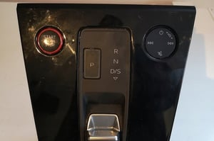 AUDI A3 8Y RS PRZEŁĄCZNIK ZMAINY BIEGÓW Z RAMKĄ 8Y1864241A
