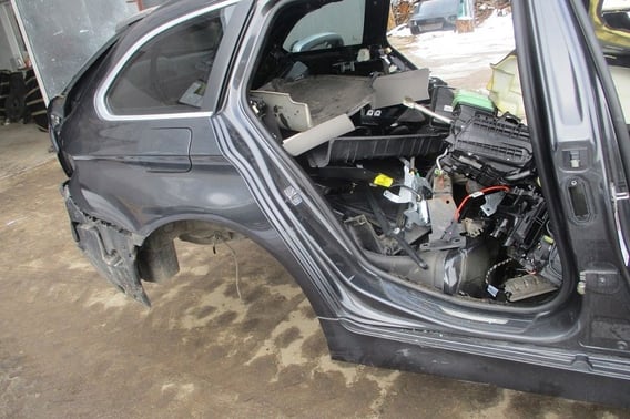 BMW F11 BŁOTNIK TYŁ PRAWY/LEWY 668/9
