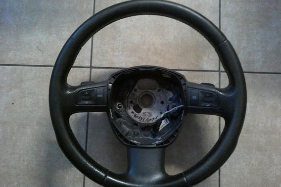 AUDI A6 C6 KIEROWNICA MULTIFUNKCYJNA 4F0 124 A