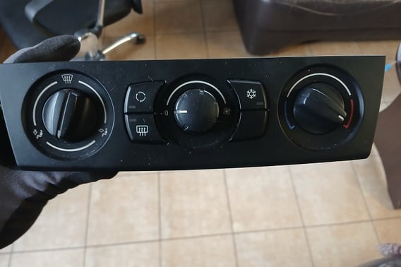 BMW 1 E87 PANEL NAWIEWU I KLIMATYZACJI 696086-01