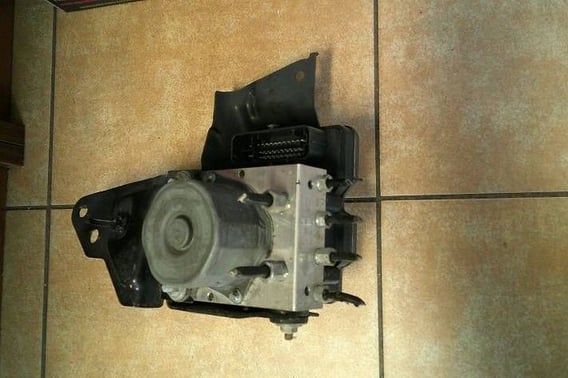 NISSAN QASHQAI J11 POMPA ABS 47660HV72A