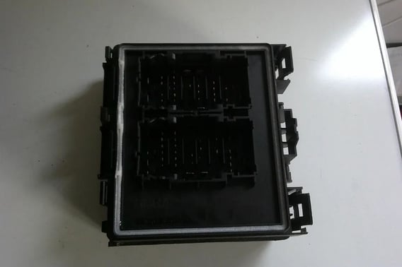 FORD KUGA MK3 SKRZYNKA BEZPICZNIKÓW MX6T-14D068-EBA