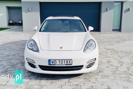 Porsche Panamera Sedan 2012