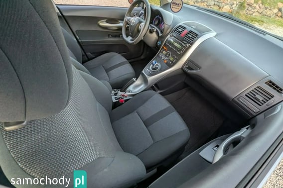Toyota Auris Hatchback 2011