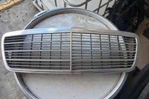 MERCEDES W210 GRILL ATRAPA CHŁODNICY 2108800583