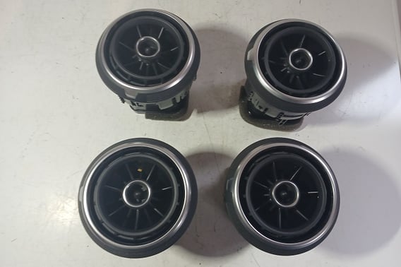 AUDI A3 S3 8V KRATKI NAWIEWU KOMPLET 4 SZTUK 8V0820901