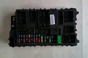 FORD MONDEO MK5 SKRZYNKA BEZPIECZNIKÓW FU5T-15604-BAK
