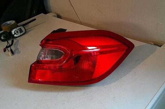 FORD FIESTA MK8 LAMPA TYŁ PRAWA H1BB13404AH