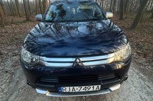 Mitsubishi Outlander SUV 2014