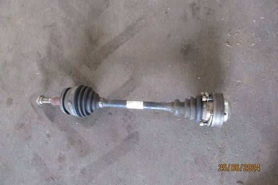 VW TRANSPORTER T5 2,9TDI PÓŁOŚ LEWA 7H0407271T