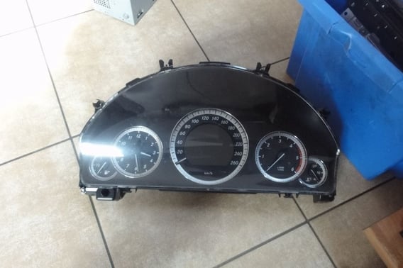 MERCEDES W212 LICZNIK ZEGAR A2129004104