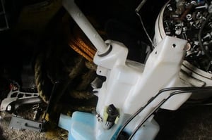 NISSAN QASHQAI J11 LIFT ZBIORNICZEK SPRYSKIWACZY