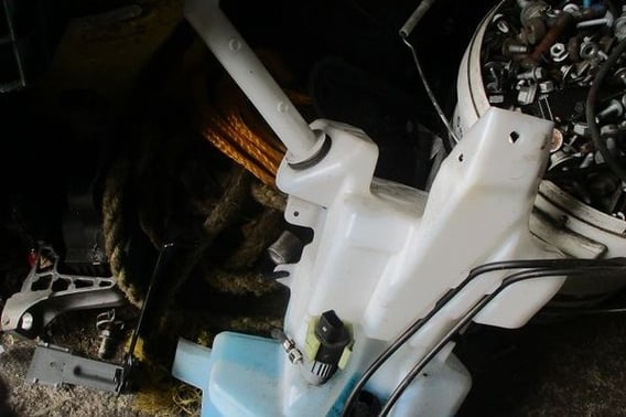 NISSAN QASHQAI J11 LIFT ZBIORNICZEK SPRYSKIWACZY