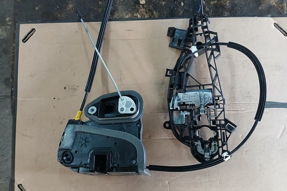 OPEL ASTRA K ZAMEK DRZWI PRAWY TYŁ 13533667