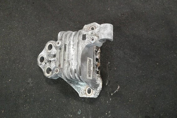JEEP CHEROKEE KL 2,2CRD PODUSZKA ŁAPA SILNIKA/SKRZYNI P68102283AG