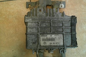 VW POLO 6N0 1,4 STEROWNIK SILNIKA 030906027E