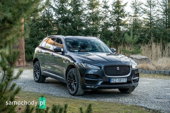 Jaguar F-Pace SUV 2016