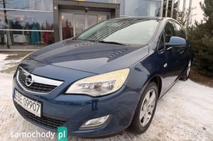 Opel Astra Crossover 2012
