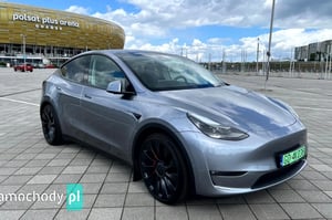 tesla Model Y 2023