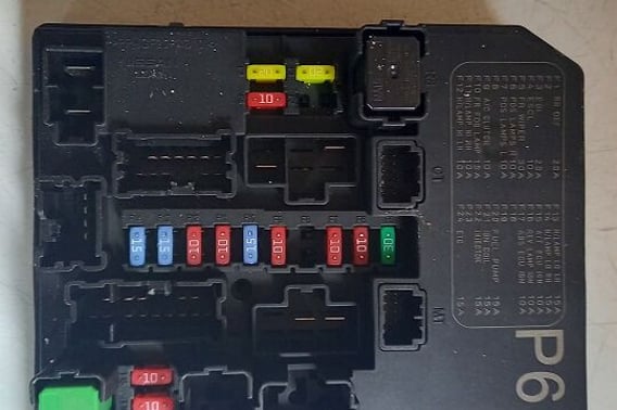 NISSAN JUKE F15 MODUŁ BSI 284B71TV2A