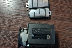 VW PASSAT B7 STACYJKA Z KLUCZYKAMI 3C0905843AE