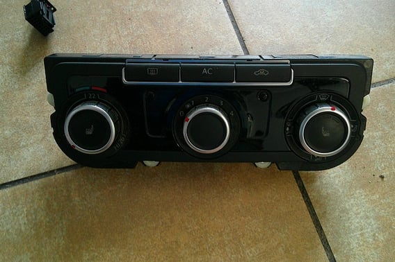 VW TIGUAN I PANEL KLIMATYZACJI 3C8907336AC