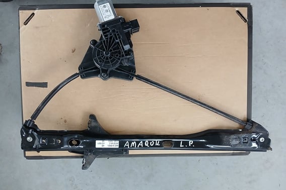 VW AMAROK MECHANIZM PODNOSZENIA SZYBY PRZEDNIEJ LEWEJ 2H0837401C