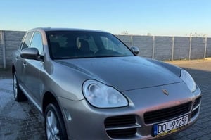 Porsche Cayenne SUV 2004