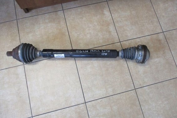 VW TIGUAN 2,0TDI PÓŁOŚ PRAWA 1K0407272RL