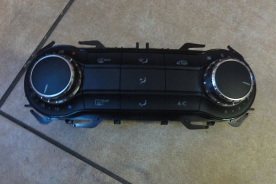 MERCEDES W176 PANEL KLIMATYZACJI A2469008215