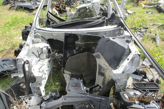 NISSAN X-TRAIL T32 PODŁUŻNICA ĆWIARTKA PRZÓD PRAWA/LEWA