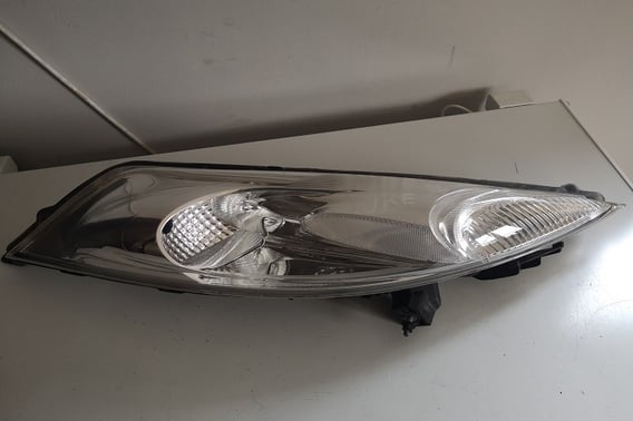 NISSAN JUKE I F15 LAMPA PRAWA KIERUNKOWSKAZ