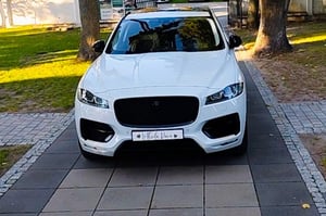 Jaguar F-Pace SUV 2017