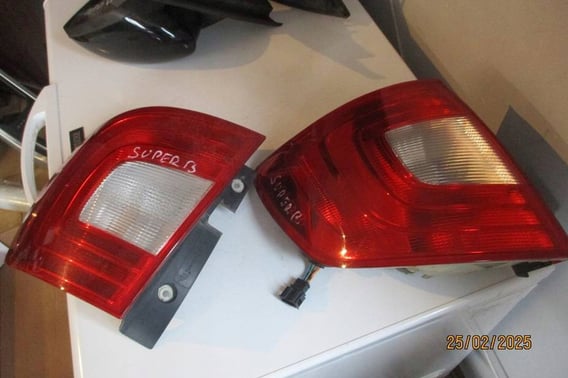 SKODA SUPERB II KOMBI LAMPA TYŁ PRAWA LEWA UK