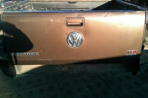 VW AMAROK 2H BURTA SKRZYNI ŁADUNKOWEJ TYŁ LB9R