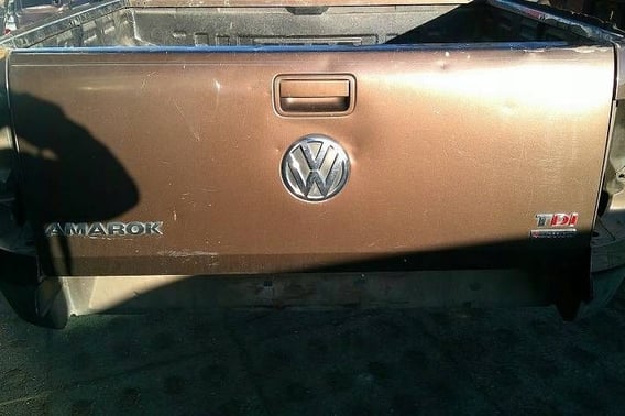 VW AMAROK 2H BURTA SKRZYNI ŁADUNKOWEJ TYŁ LB9R