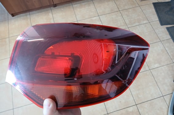 OPEL ASTRA J KOMBI LAMPA TYŁ PRAWA 13314051