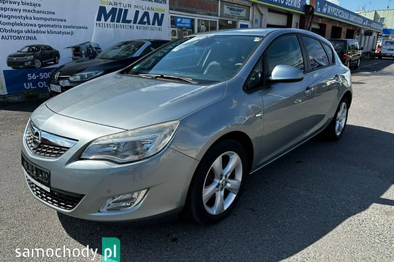 Opel Astra Hatchback 2012