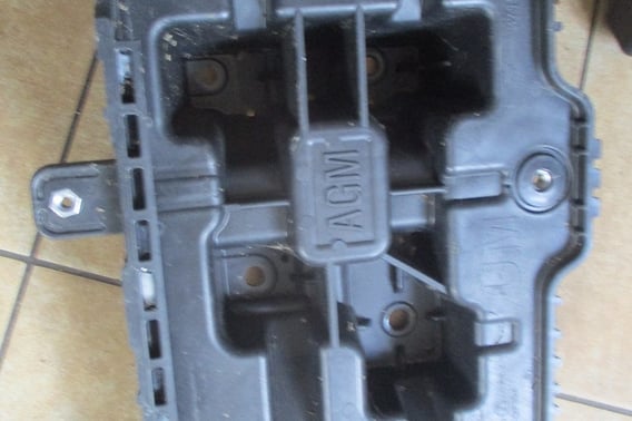 KIA SORENTO III 2,2CRDI PODSTAWA AKUMULATORA 37150-C502