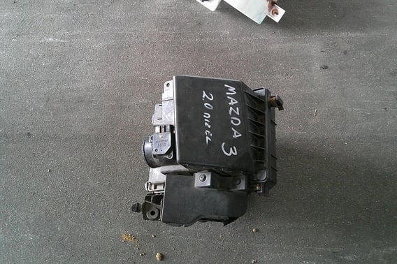 MAZDA 3 BK 2,0CITD OBUDOWA FILTRA POWIETRZA RF8B
