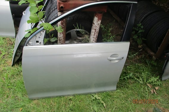 VW GOLF VI V KOMBI DRZWI PRZÓD PRAWE LR7L