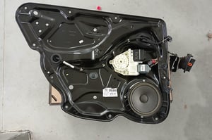 VW PASSAT B7 PODNOŚNIK SZYBY LEWY TYŁ 3AA839755