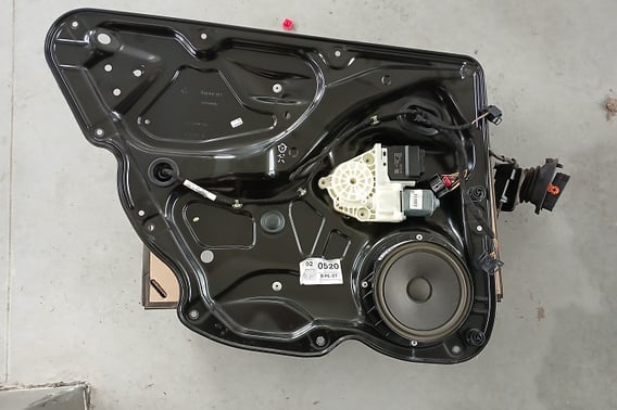 VW PASSAT B7 PODNOŚNIK SZYBY LEWY TYŁ 3AA839755