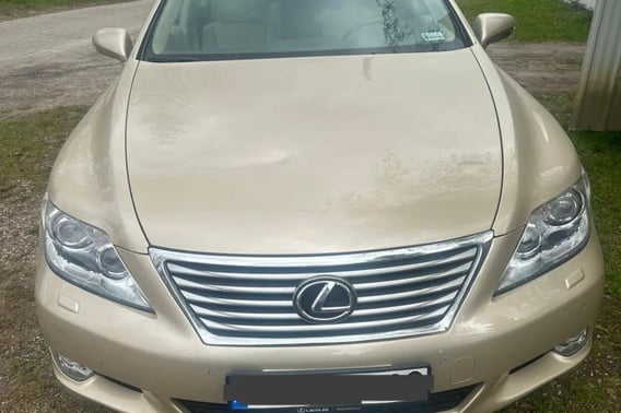 Lexus LS Sedan 2012