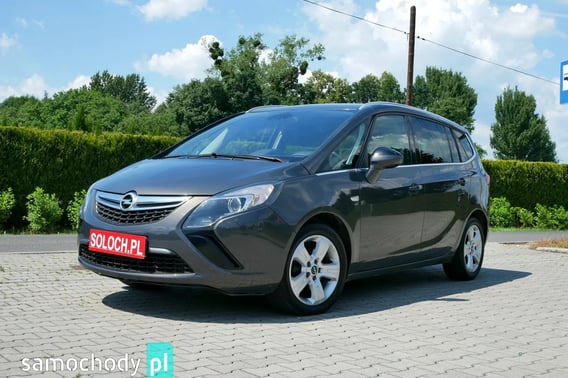 Opel Zafira Minivan 2016