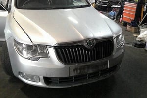 SKODA SUPERB II (3T) MASKA ZDERZAK LAMPY BŁOTNIKI PAS PRZÓD 8E8E KOMPLET