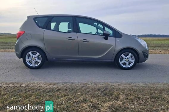 Opel Meriva Hatchback 2011