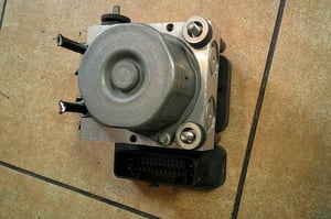 NISSAN X-TRAIL T32 POMPA ABS 47660 4CC3A