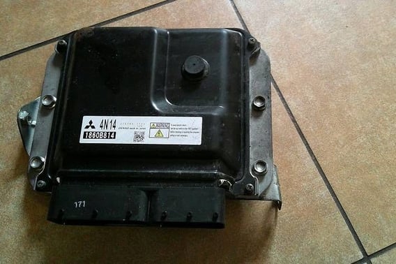 MITSUBISHI OUTLANDER III 2,2DI-D STEROWNIK SILNIKA 1860B814 275700-1722
